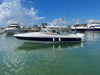 37' Intrepid 2011 Yacht For Sale